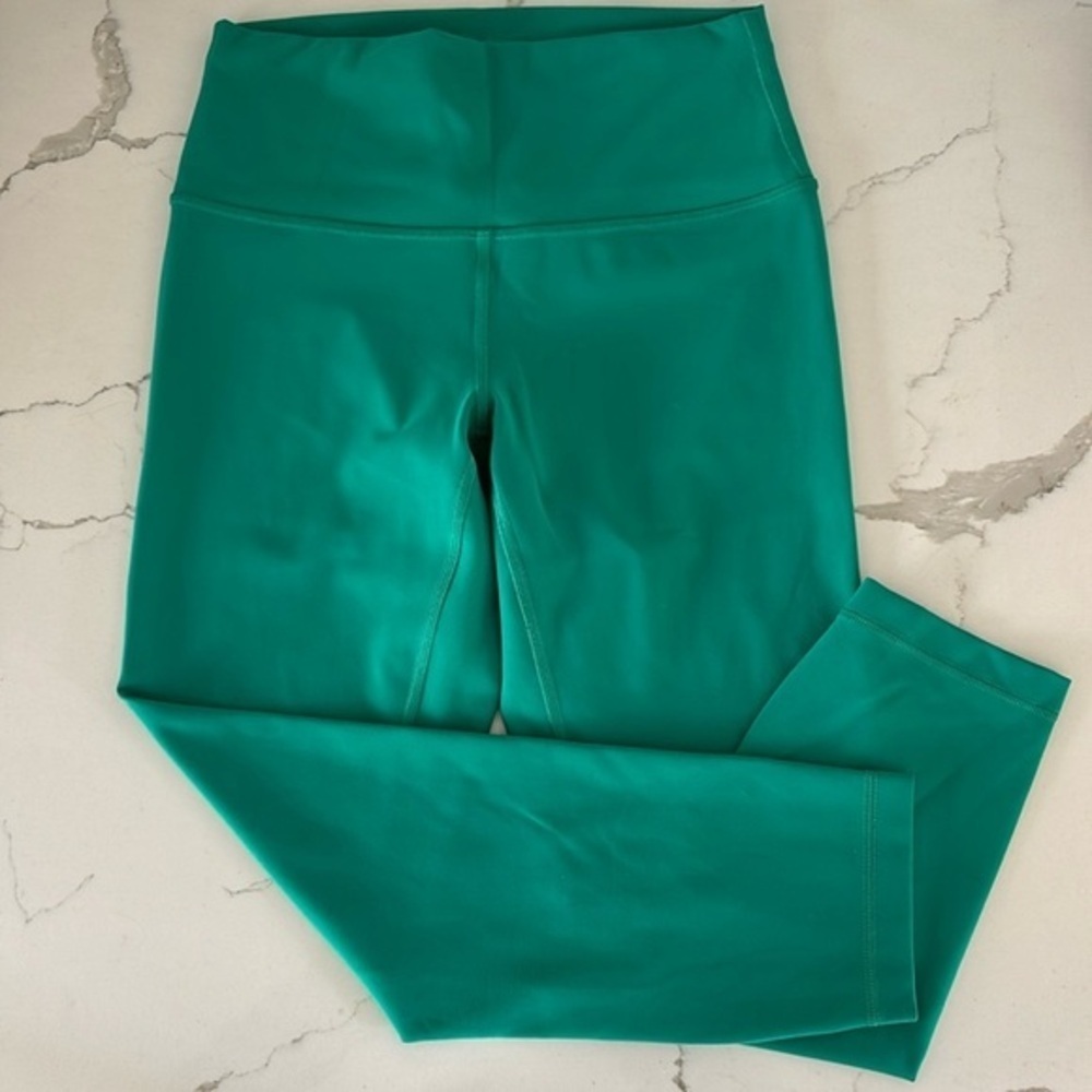 Lululemon Wunder Under Leggings High Rise Tight size 8 Cropped Inseam 23” Green